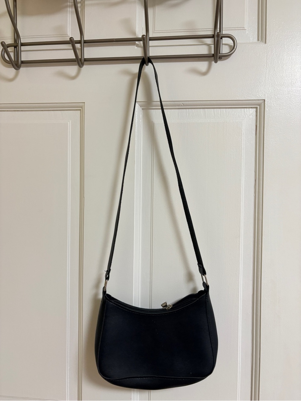Classic Black Shoulder Bag - Unbranded